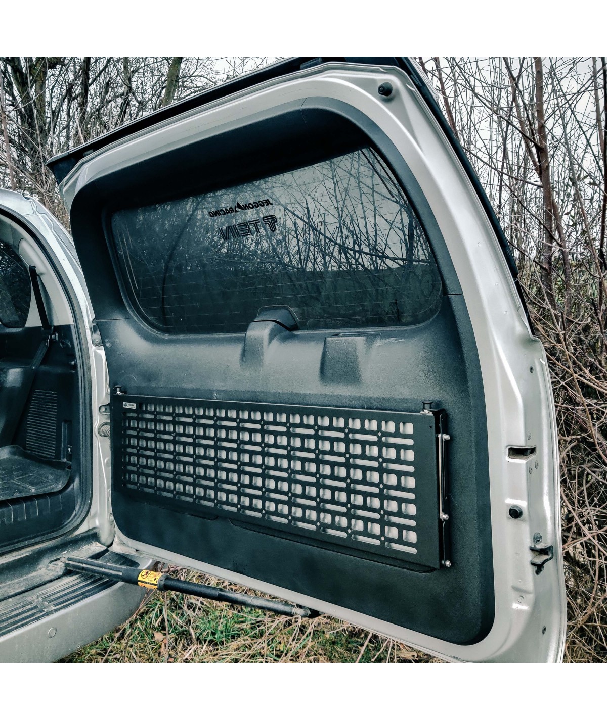 Univerzálny expedičný  stolík na dvere LC150, LC120 Pajero 