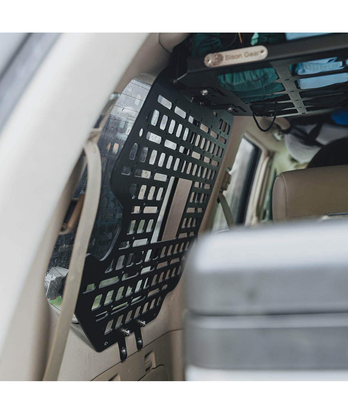 Molle panel TOYOTA LAND CRUISER 120  (kufrové okná)
