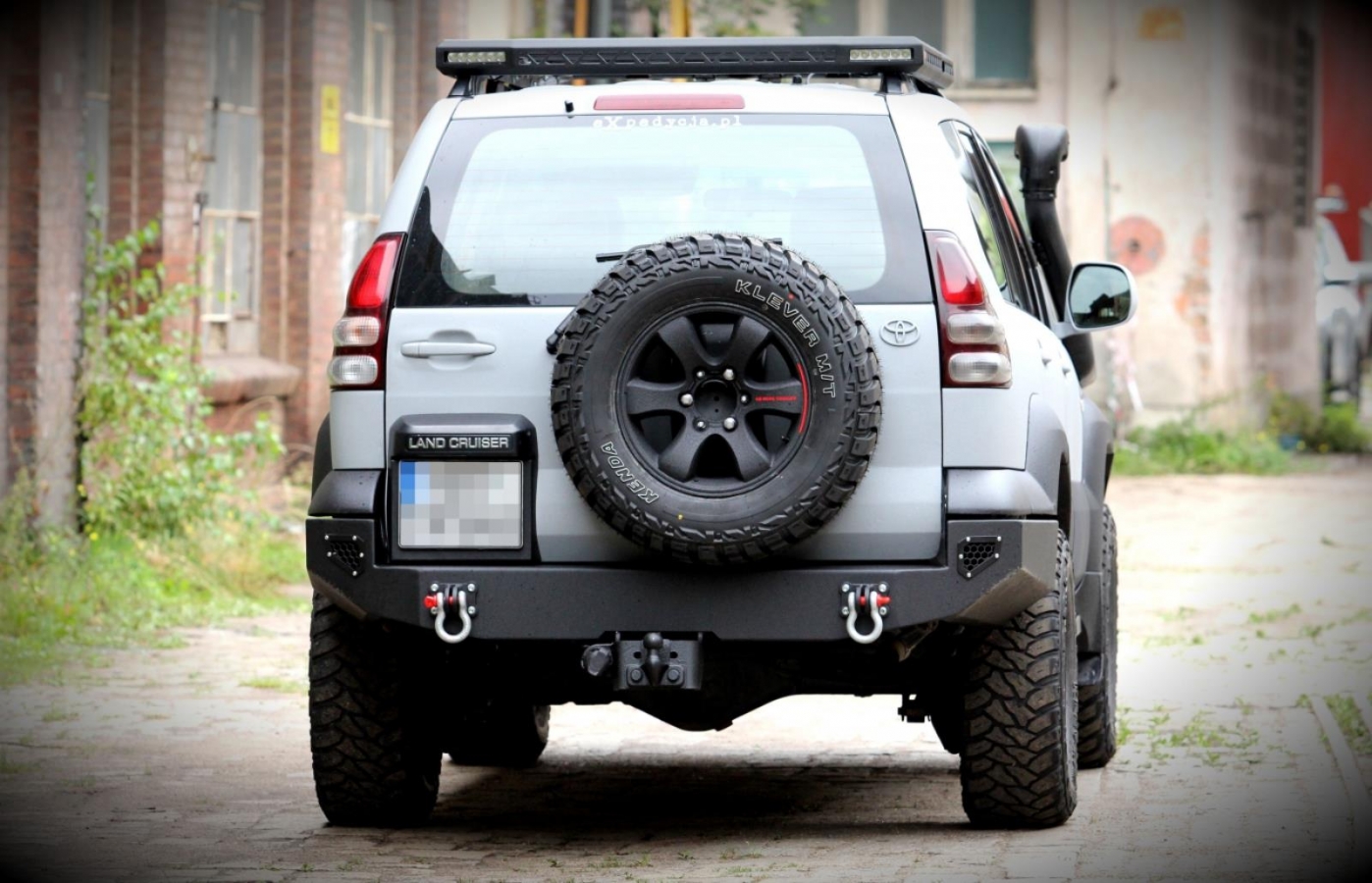 Pevnostný nárazník TOYOTA LAND CRUISER 120/125 zadný