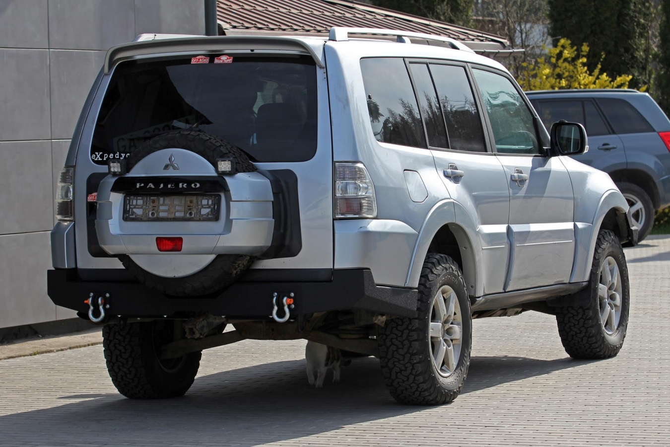 Pevnostný nárazník Mitsubishi Pajero V80 zadný