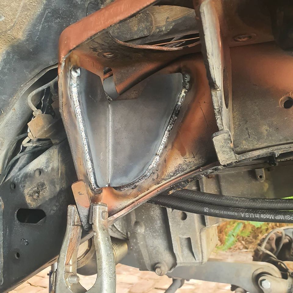 HYDRAULICKÉ DORAZY DOBINSONS NISSAN PATROL PREDNÉ