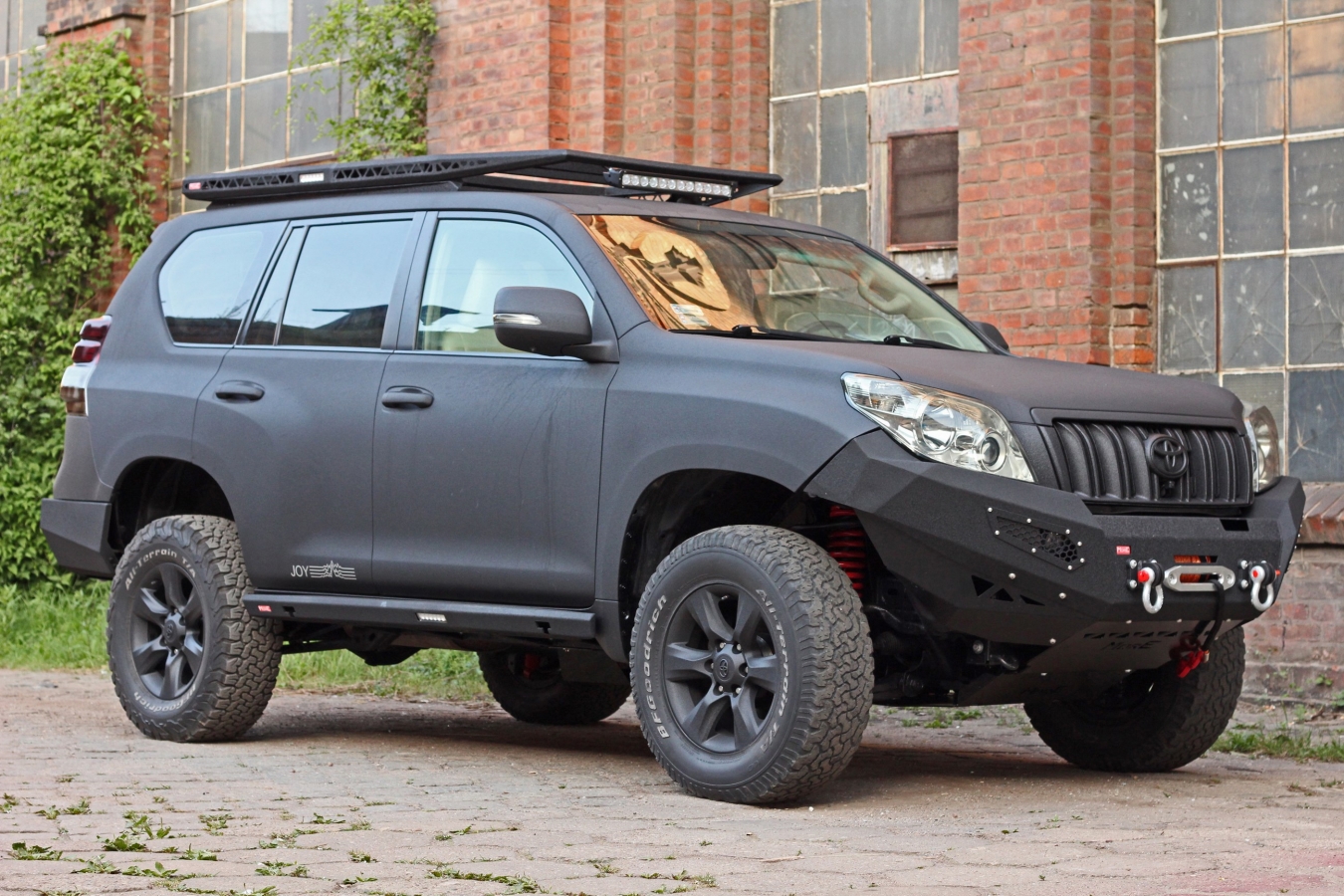 Pevnostný nárazník TOYOTA LAND CRUISER 150 09-14 predný