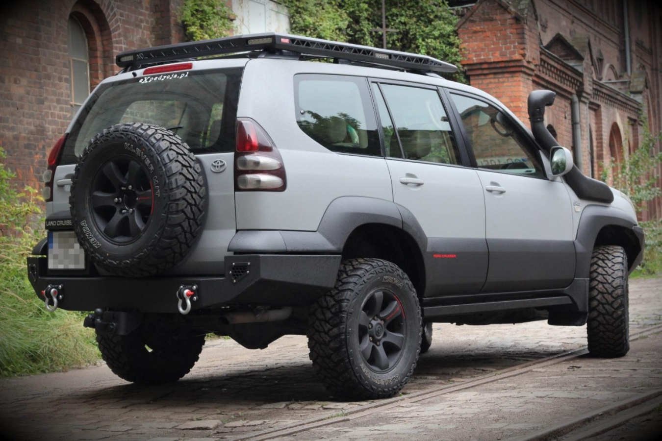 Pevnostný nárazník TOYOTA LAND CRUISER 120/125 zadný