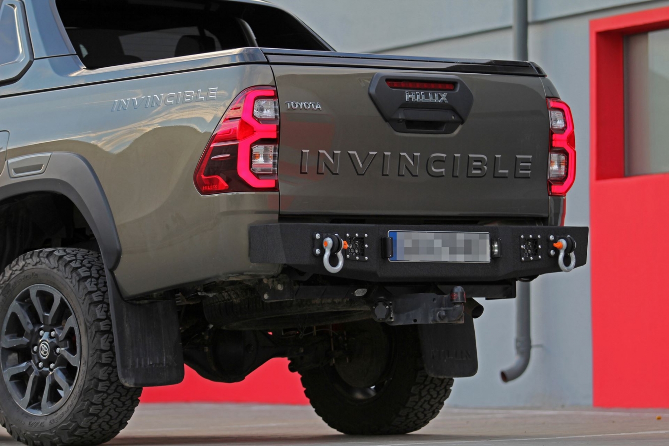 Pevnostný nárazník TOYOTA Hilux 2015+ REVO zadný