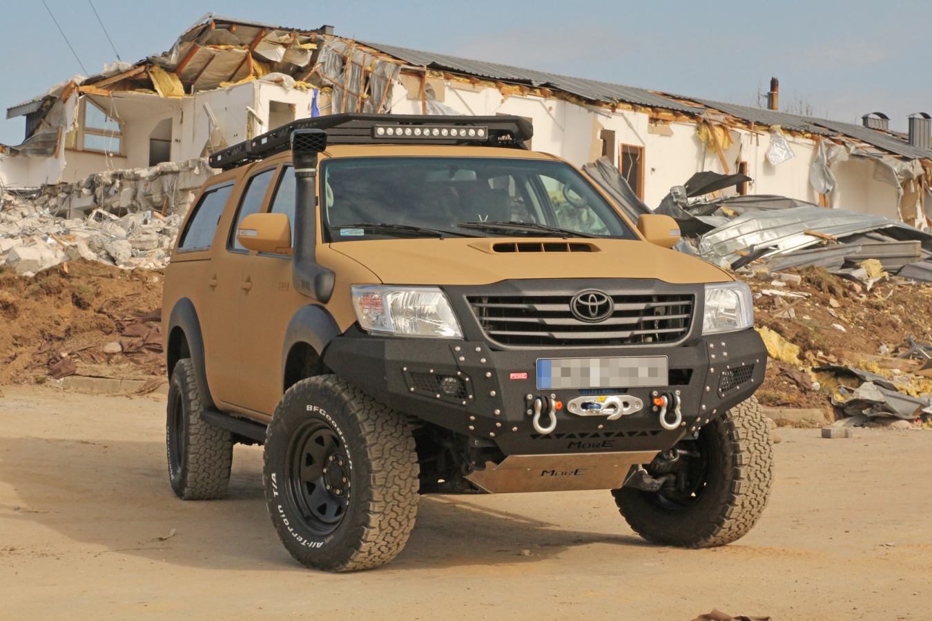 Pevnostný nárazník TOYOTA Hilux 2011-2015 VIGO predný