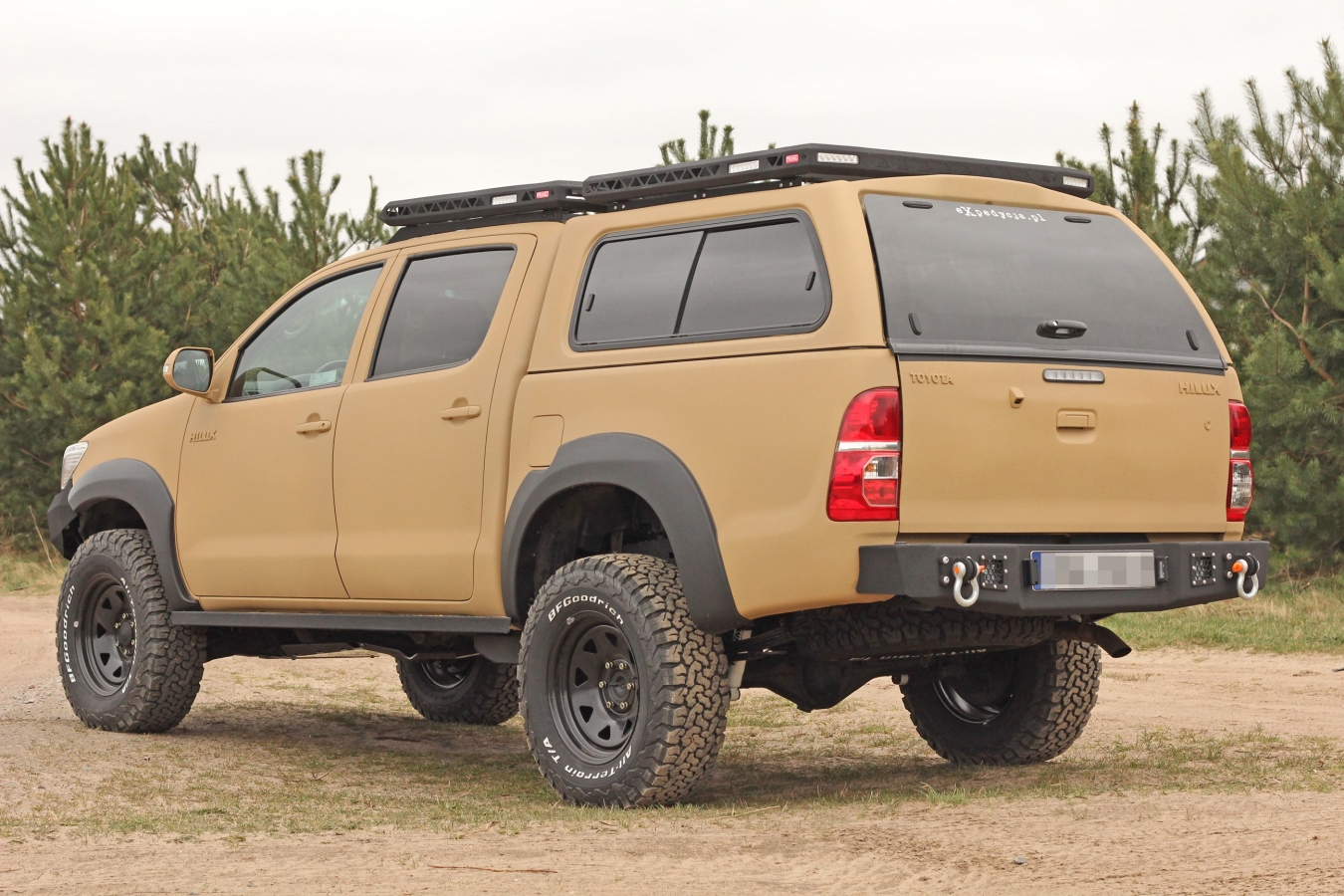 Pevnostný nárazník TOYOTA Hilux 2005-2015 VIGO zadný