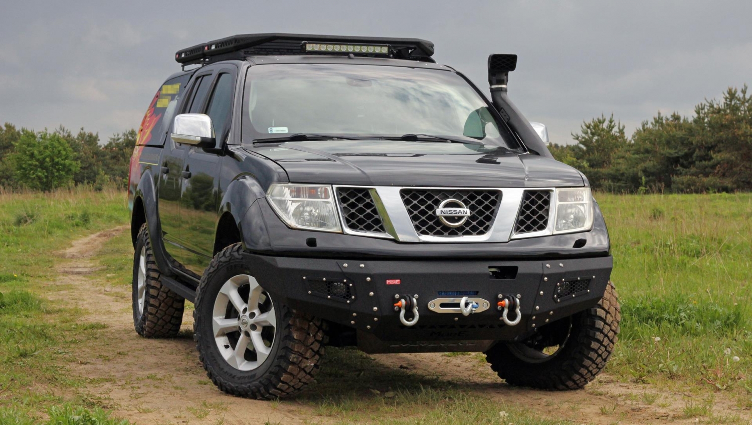 Pevnostný nárazník NISSAN Navara D40 05-10 predný