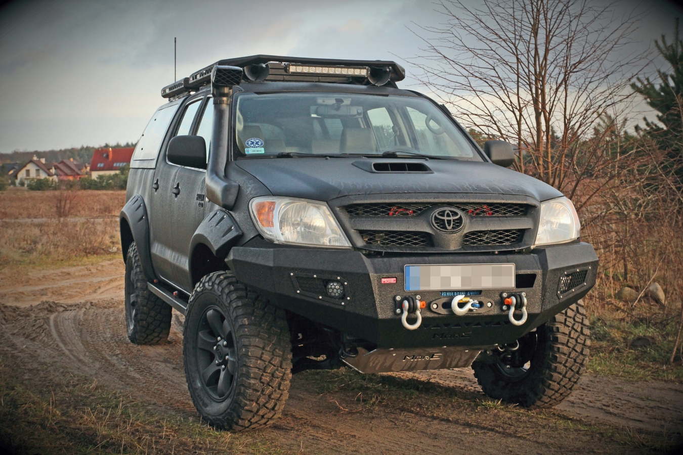 Pevnostný nárazník TOYOTA Hilux 2005-2011 VIGO predný
