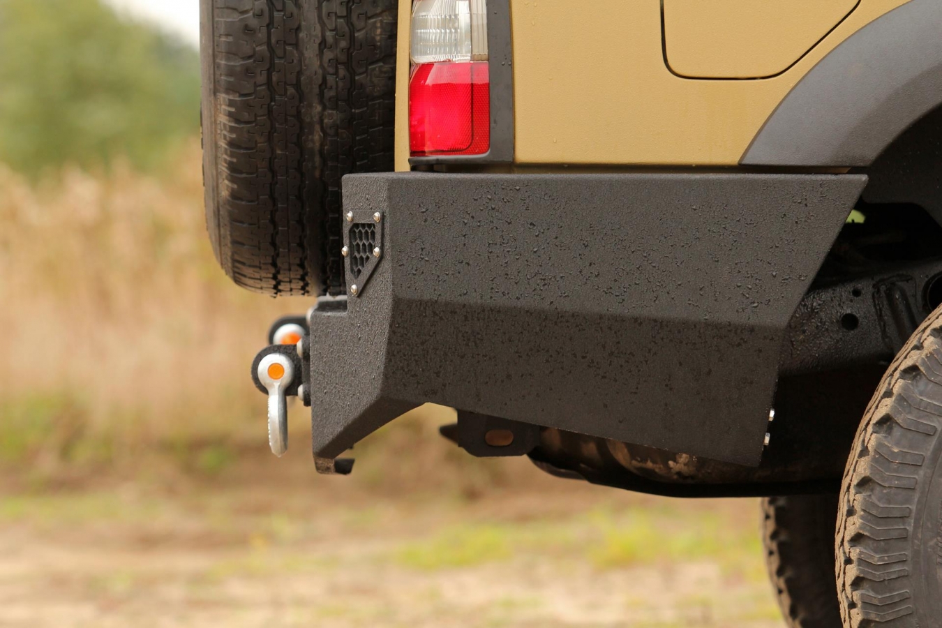 Pevnostný nárazník NISSAN Patrol Y61 zadný