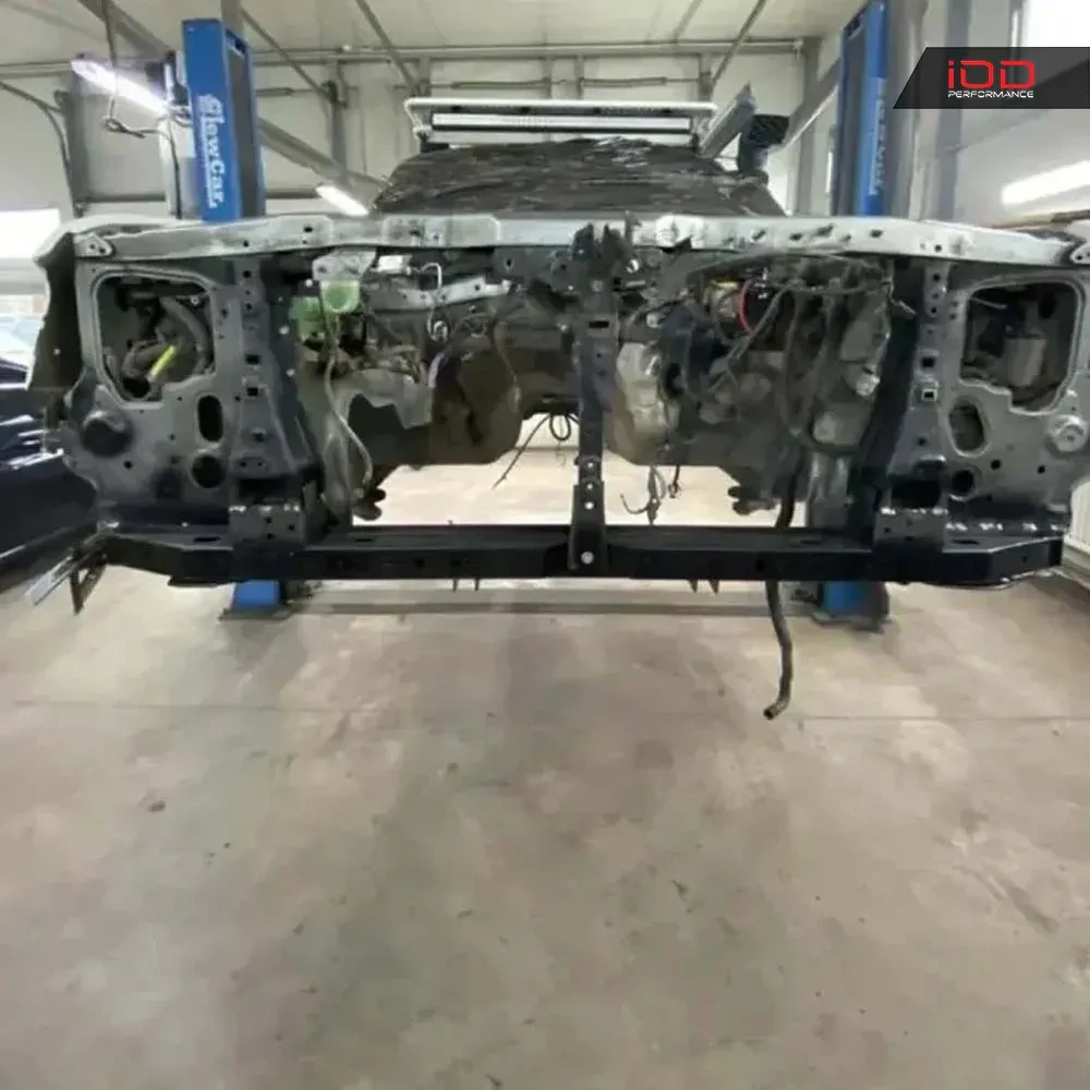 Držiak chladiča (spodný nosník) Nissan Patrol Y61 iOD