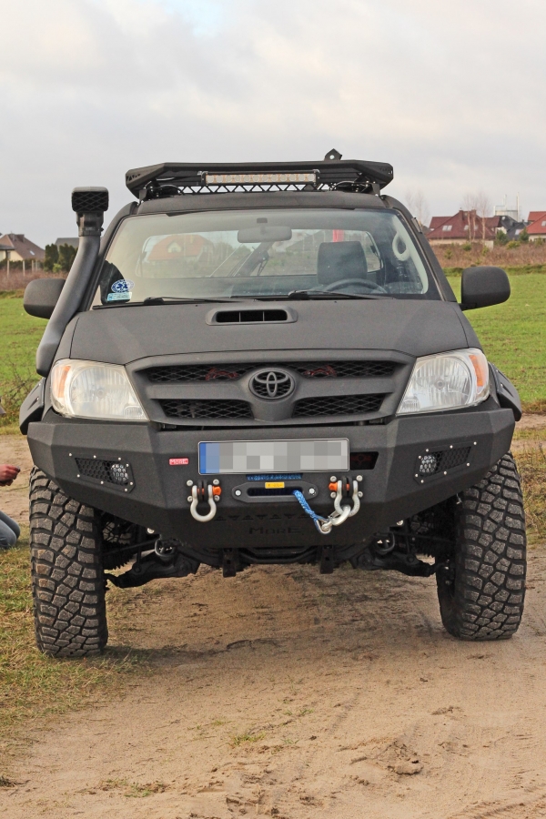 Pevnostný nárazník TOYOTA Hilux 2005-2011 VIGO predný