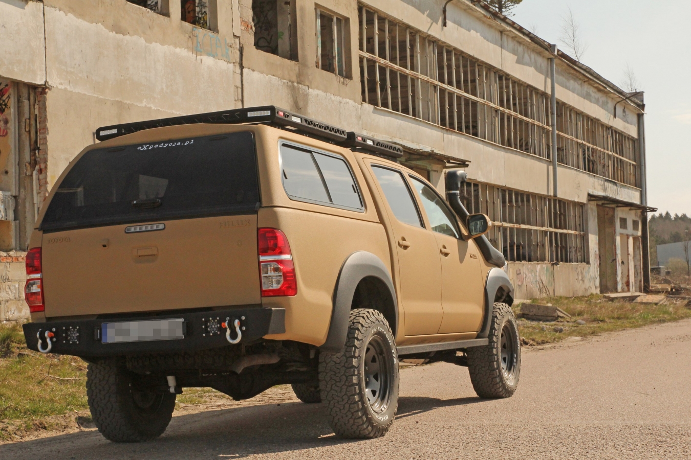 Pevnostný nárazník TOYOTA Hilux 2005-2015 VIGO zadný