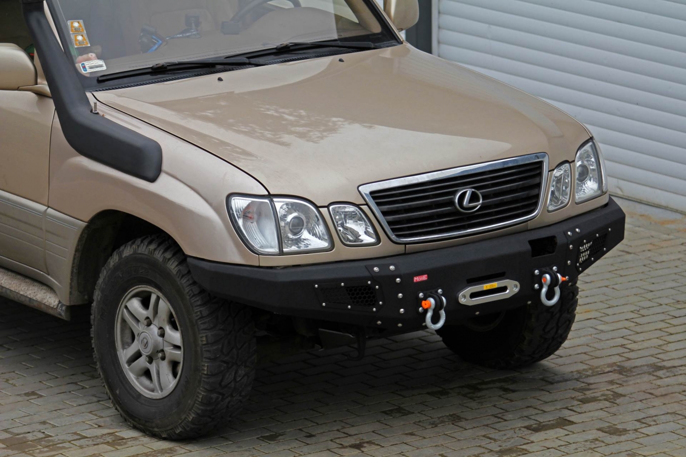 Pevnostný nárazník TOYOTA LAND CRUISER 100 predný