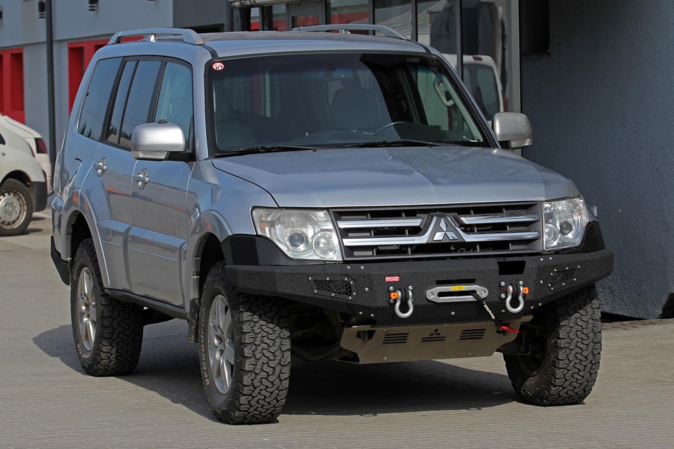 Pevnostný nárazník MITSUBISHI Pajero 4 V80