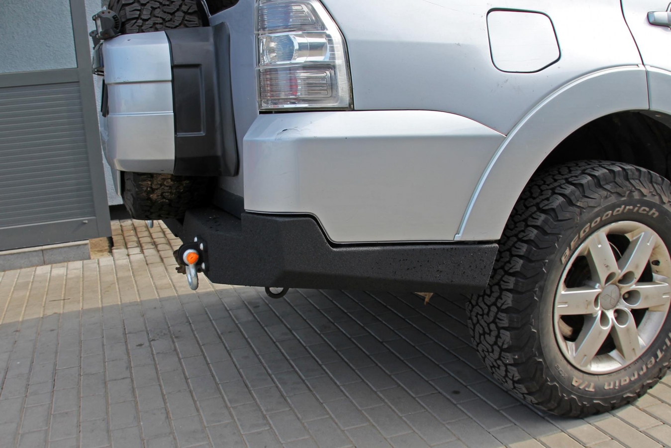 Pevnostný nárazník Mitsubishi Pajero V80 zadný