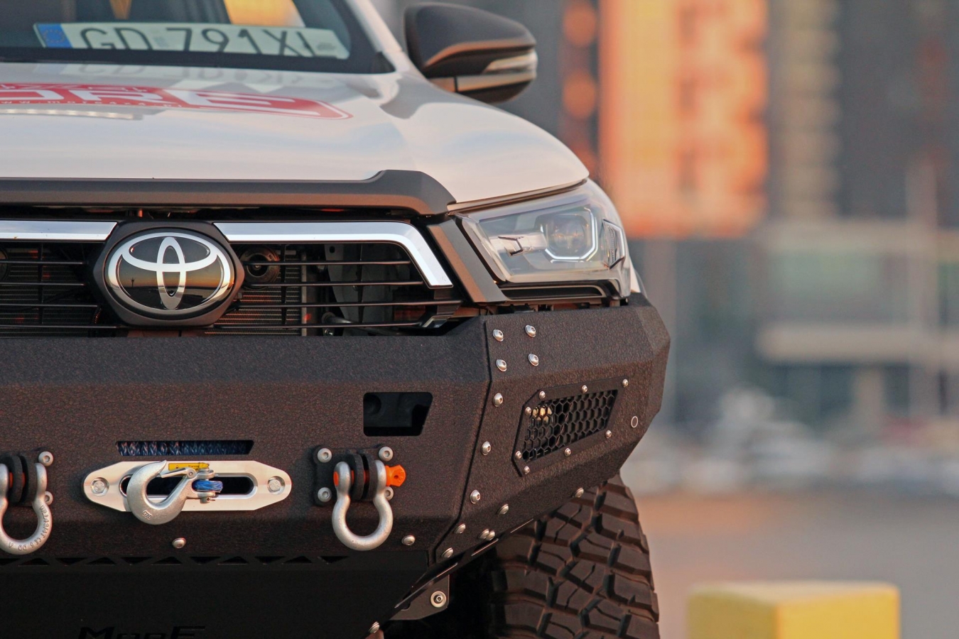 Pevnostný nárazník TOYOTA Hilux 2015+ REVO predný