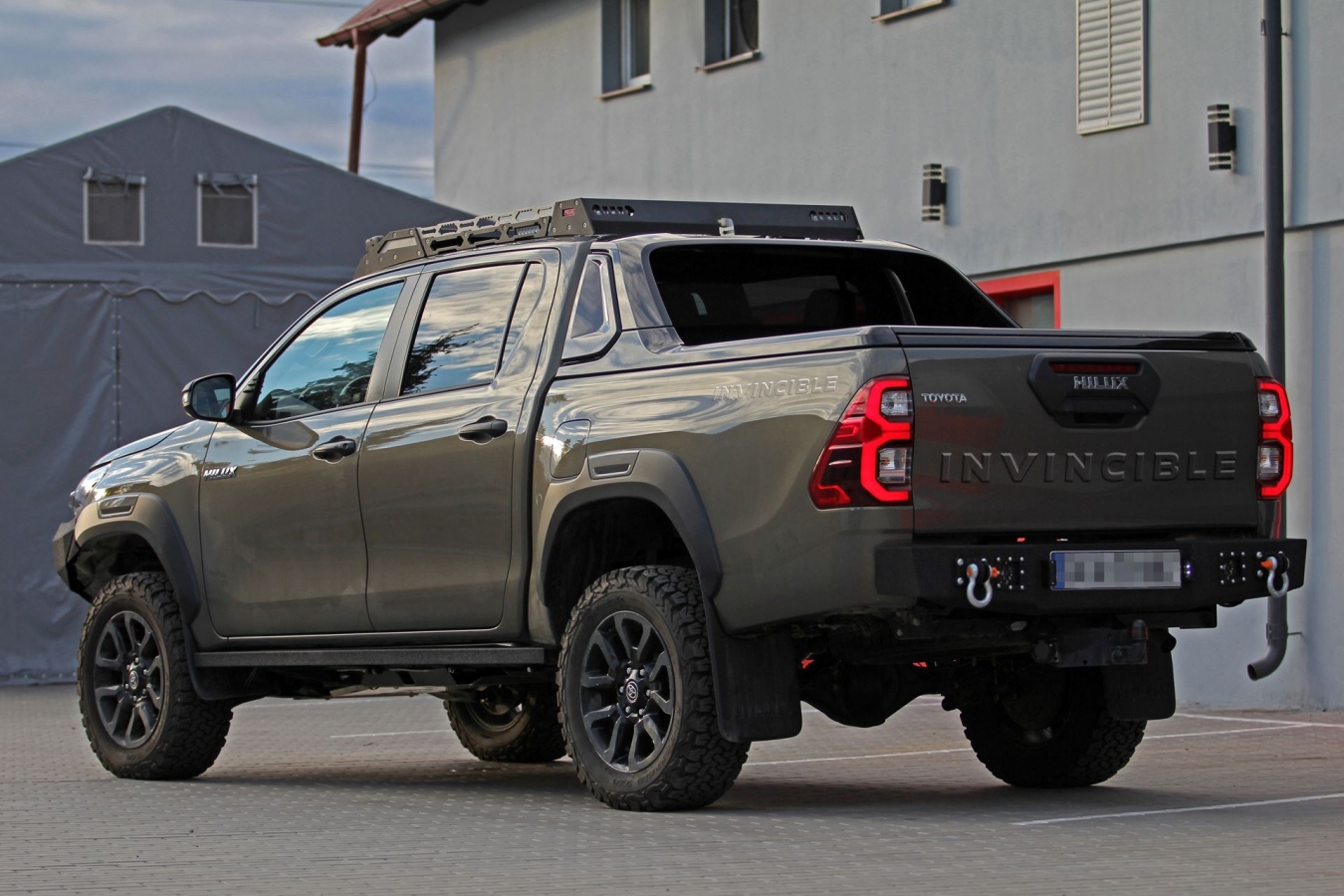 Pevnostný nárazník TOYOTA Hilux 2015+ REVO zadný