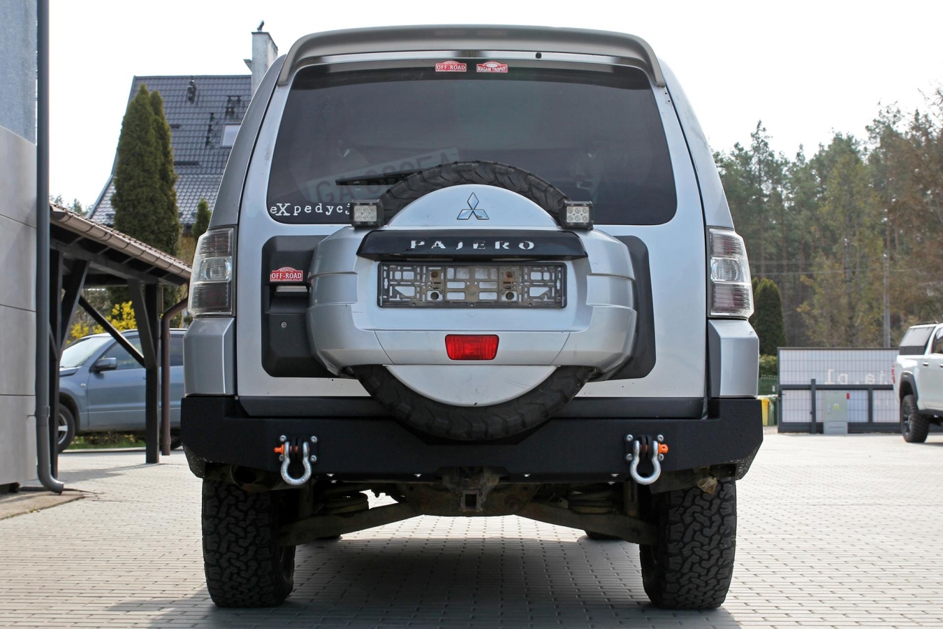 Pevnostný nárazník Mitsubishi Pajero V80 zadný