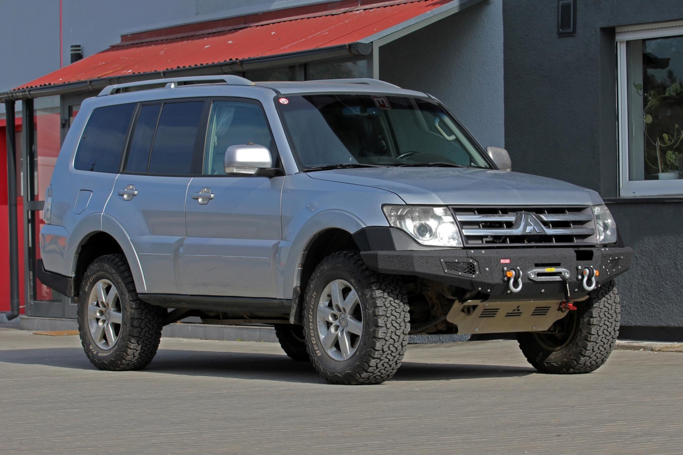 Pevnostný nárazník MITSUBISHI Pajero 4 V80