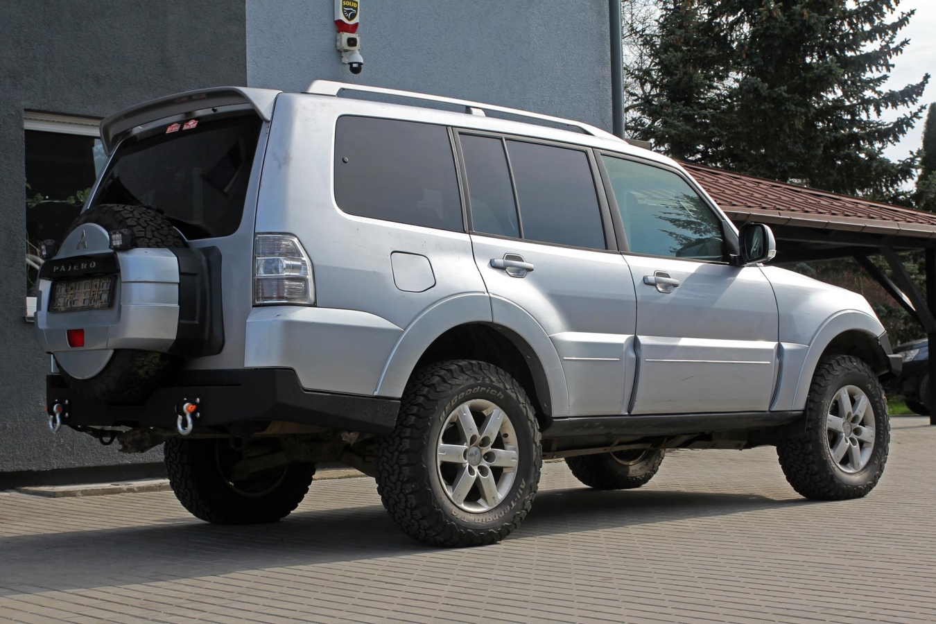 Pevnostný nárazník Mitsubishi Pajero V80 zadný
